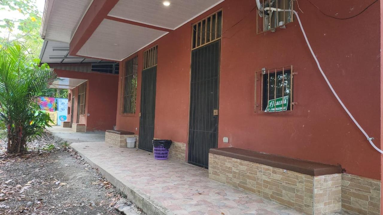 Hostel Manuel Antonio Park Jungle Екстериор снимка